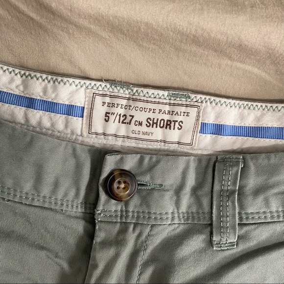 3 for $30 Old Navy Perfect Shorts - Picture 13 of 13